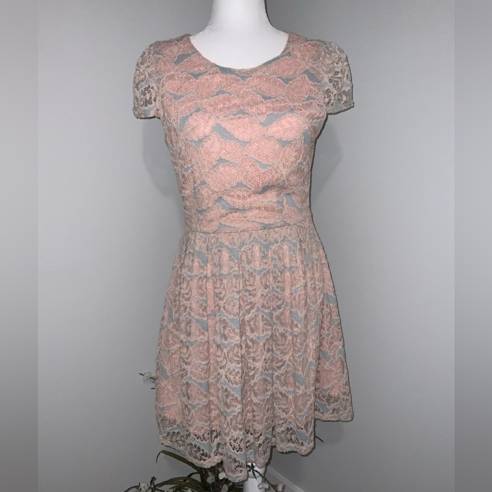 Francesca’s “Buttons” embroidered floral dress. Size medium